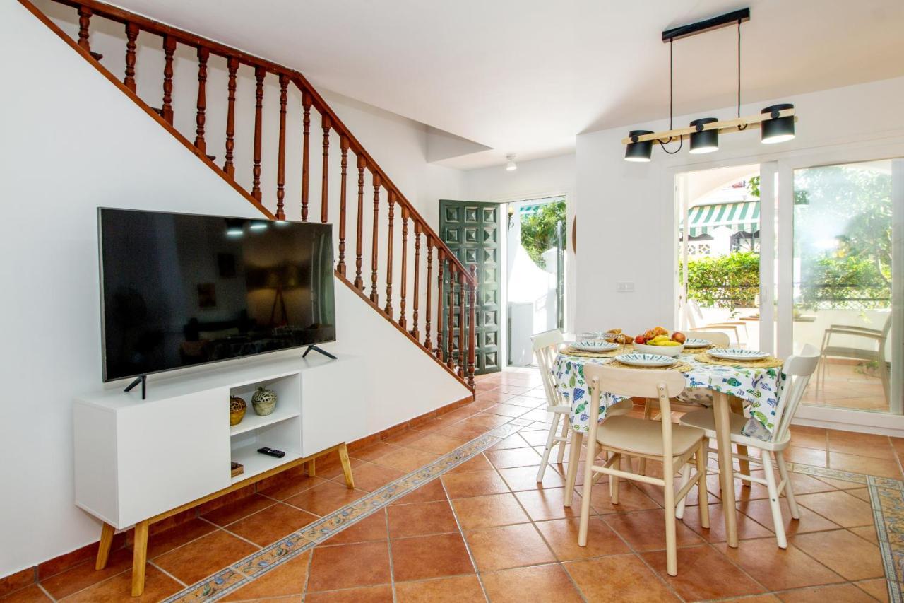 A Cozy And Elegant Townhouse Across The Beach Torre de Benagalbon Zewnętrze zdjęcie